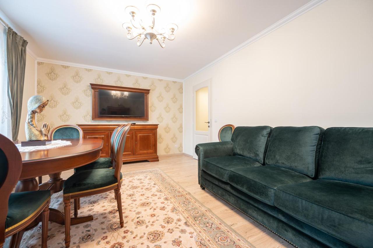 Dragos Flat Leilighet Oradea Eksteriør bilde