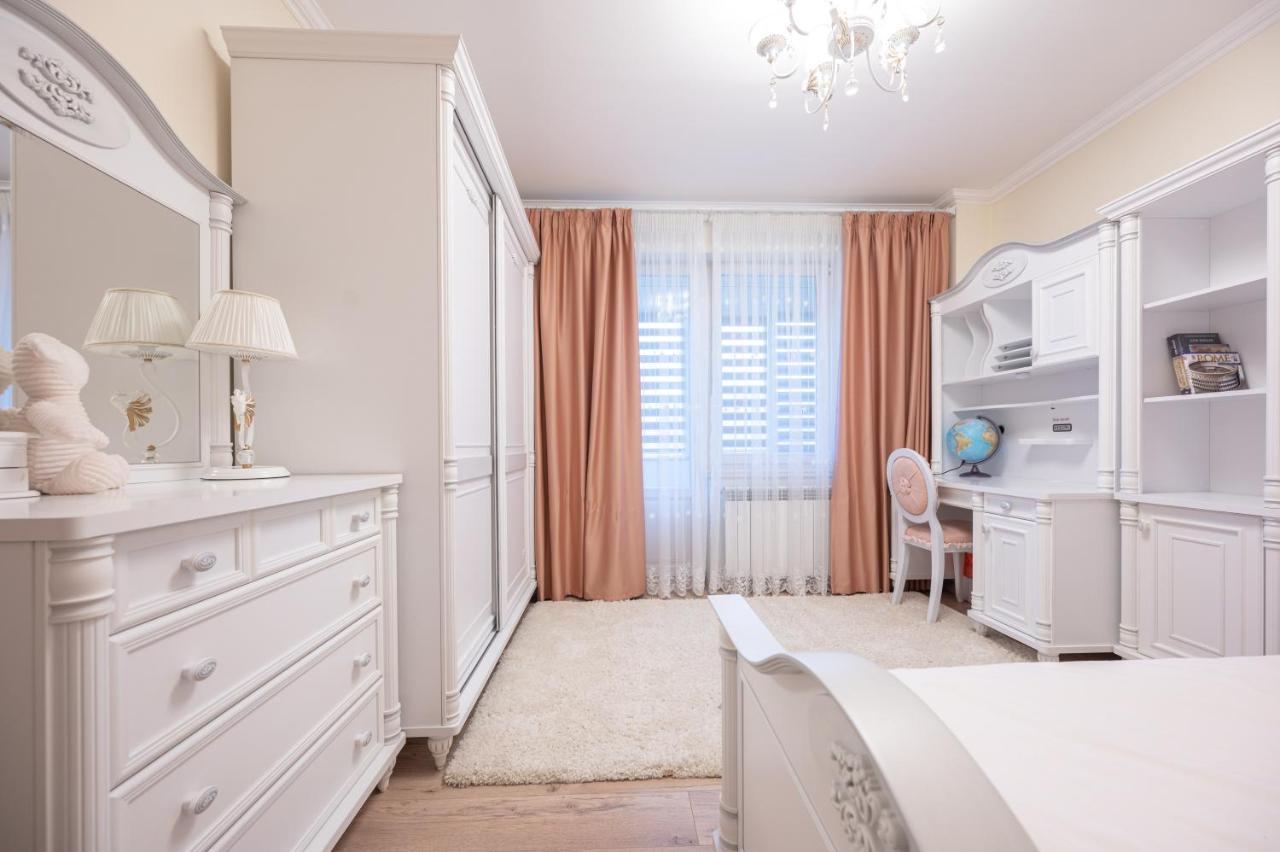 Dragos Flat Leilighet Oradea Eksteriør bilde